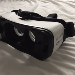 Gear Virtual Reality Goggles by Oculus
